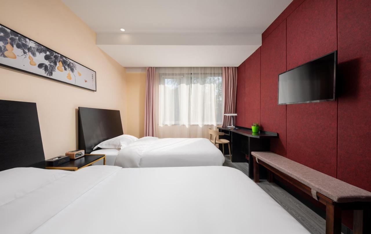 Spring Time Hostel--Nearby Tiananmen Square & Forbidden City & Wangfujing Street & Line 5,6 Subway Nearby,Free Wifi Peking Exteriér fotografie