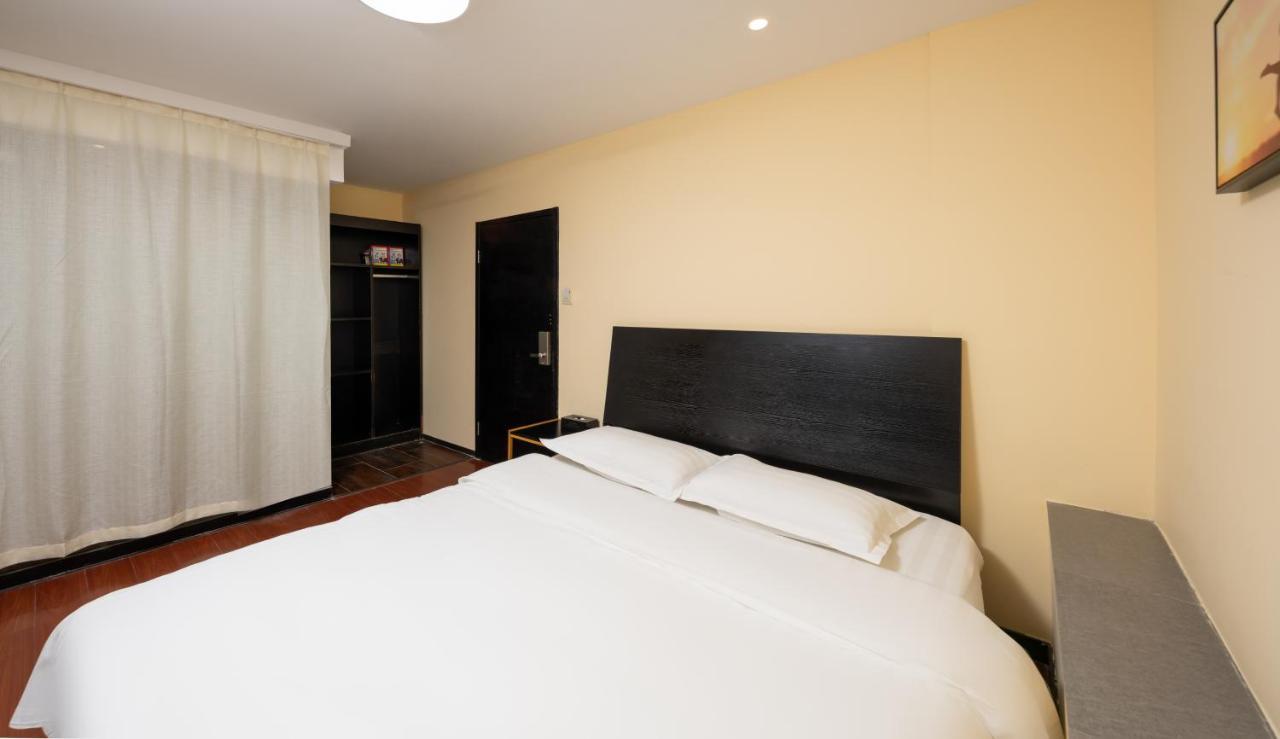 Spring Time Hostel--Nearby Tiananmen Square & Forbidden City & Wangfujing Street & Line 5,6 Subway Nearby,Free Wifi Peking Exteriér fotografie