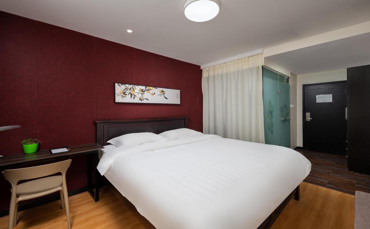 Spring Time Hostel--Nearby Tiananmen Square & Forbidden City & Wangfujing Street & Line 5,6 Subway Nearby,Free Wifi Peking Exteriér fotografie