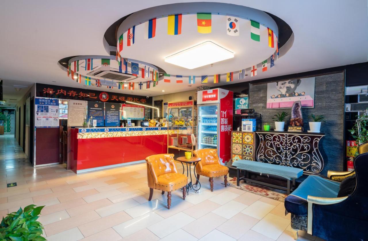 Spring Time Hostel--Nearby Tiananmen Square & Forbidden City & Wangfujing Street & Line 5,6 Subway Nearby,Free Wifi Peking Exteriér fotografie